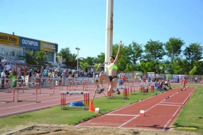 &Eta; &Gamma;&alpha;&lambda;έ&nu;&eta; &sigma;&upsilon;&nu;&epsilon;&chi;ί&zeta;&epsilon;&iota; &sigma;&tau;&omicron; &Pi;&alpha;&nu;&epsilon;&lambda;&lambda;ή&nu;&iota;&omicron; &Pi;&rho;&omega;&tau;ά&theta;&lambda;&eta;&mu;&alpha;