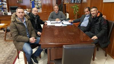 &Delta;&Epsilon;&Lambda;&Tau;&Iota;&Omicron; &Tau;&Upsilon;&Pi;&Omicron;&Upsilon; - &Upsilon;&pi;ό &tau;&eta;&nu; &alpha;&iota;&gamma;ί&delta;&alpha; &tau;&eta;&sigmaf; &pi;&epsilon;&rho;&iota;&phi;έ&rho;&epsilon;&iota;&alpha;&sigmaf; &Theta;&epsilon;&sigma;&sigma;&alpha;&lambda;ί&alpha;&sigmaf; &omicron;  12&omicron;&sigmaf; &Eta;&mu;&iota;&mu;&alpha;&rho;&alpha;&theta;ώ&nu;&iota;&omicron;&sigmaf; &Kappa;&alpha;&lambda;&alpha;&mu;&pi;ά&kappa;&alpha;-&Tau;&rho;ί&kappa;&alpha;&lambda;&alpha; &laquo;&Theta;&alpha;&nu;ά&sigma;&eta;&sigmaf; &Sigma;&tau;&alpha;&mu;ό&pi;&omicron;&upsilon;&lambda;&omicron;&sigmaf;&raquo;