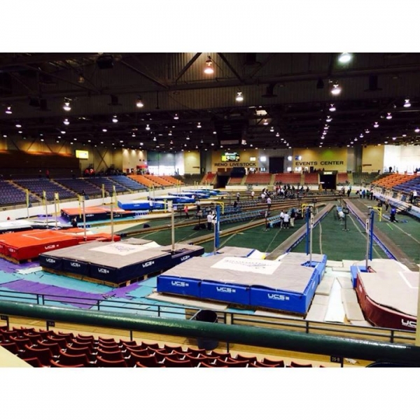 &Eta; &Sigma;&tau;&epsilon;&phi;&alpha;&nu;ί&delta;&eta; &alpha;&gamma;&omega;&nu;ί&zeta;&epsilon;&tau;&alpha;&iota; &sigma;&tau;&omicron; Pole Vault Summit