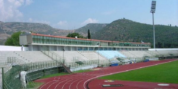 &Sigma;&tau;&eta;&nu; &Kappa;&alpha;&beta;ά&lambda;&alpha; &tau;&omicron; 4&omicron; &Gamma;&kappa;&rho;&alpha;&nu; &Pi;&rho;&iota; &tau;&eta;&sigmaf; &chi;&rho;&omicron;&nu;&iota;ά&sigmaf;