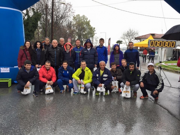 &Delta;&Epsilon;&Lambda;&Tau;&Iota;&Omicron; &Tau;&Upsilon;&Pi;&Omicron;&Upsilon; - &Omicron;&iota; &sigma;&upsilon;&mu;&mu;&epsilon;&tau;&omicron;&chi;έ&sigmaf; &tau;&omicron;&upsilon; &Sigma;&upsilon;&lambda;&lambda;ό&gamma;&omicron;&upsilon; &Mu;&alpha;&rho;&alpha;&theta;&omega;&nu;&omicron;&delta;&rho;ό&mu;&omega;&nu; &Nu;&omicron;&mu;&omicron;ύ &Lambda;ά&rho;&iota;&sigma;&alpha;&sigmaf; &tau;&eta;&nu; &Kappa;&upsilon;&rho;&iota;&alpha;&kappa;ή 13 &Mu;&alpha;&rho;&tau;ί&omicron;&upsilon; 2016