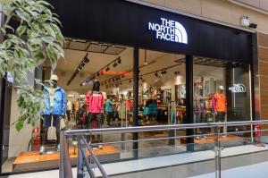 Ά&nu;&omicron;&iota;&xi;&epsilon; &tau;&omicron; &nu;έ&omicron; flagship store &tau;&eta;&sigmaf; The North Face &sigma;&tau;&omicron; The Mall Athens