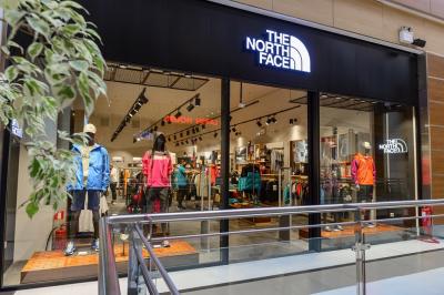 Ά&nu;&omicron;&iota;&xi;&epsilon; &tau;&omicron; &nu;έ&omicron; flagship store &tau;&eta;&sigmaf; The North Face &sigma;&tau;&omicron; The Mall Athens
