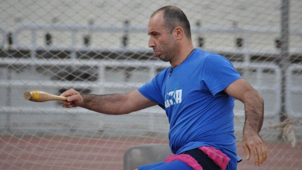 &Rho;&Iota;&Omicron;: &Alpha;&sigma;&eta;&mu;έ&nu;&iota;&omicron; &mu;&epsilon;&tau;ά&lambda;&lambda;&iota;&omicron; &omicron; &Kappa;&omega;&nu;&sigma;&tau;&alpha;&nu;&tau;&iota;&nu;ί&delta;&eta;&sigmaf; &sigma;&tau;&eta;&nu; &kappa;&omicron;&rho;ί&nu;&alpha;