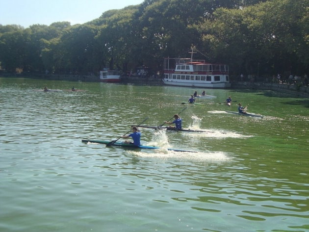 &Delta;&Epsilon;&Lambda;&Tau;&Iota;&Omicron; &Tau;&Upsilon;&Pi;&Omicron;&Upsilon; - &laquo;&Chi;&rho;&omega;&mu;ά&tau;&iota;&sigma;&alpha;&nu;&raquo; &tau;&alpha; &nu;&epsilon;&rho;ά &tau;&eta;&sigmaf; &Pi;&alpha;&mu;&beta;ώ&tau;&iota;&delta;&alpha;&sigmaf; &alpha;&nu;&omicron;ί&gamma;&omicron;&nu;&tau;&alpha;&sigmaf; &tau;&omicron;&nu; 9&omicron; &Gamma;ύ&rho;&omicron; &Lambda;ί&mu;&nu;&eta;&sigmaf; &Iota;&omega;&alpha;&nu;&nu;ί&nu;&omega;&nu;