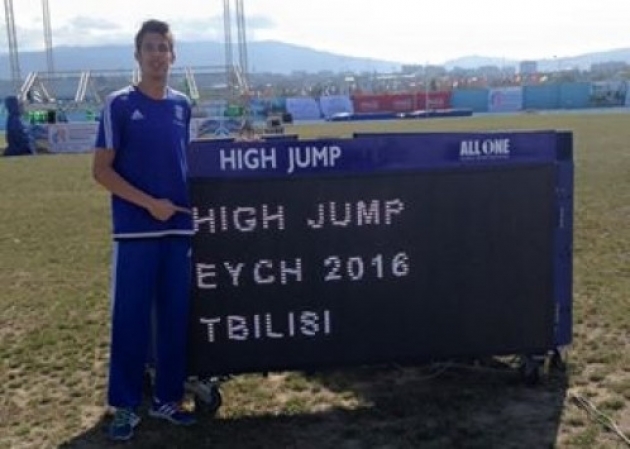 &Tau;&iota;&phi;&lambda;ί&delta;&alpha; 2016: &Alpha;&sigma;&eta;&mu;έ&nu;&iota;&omicron; &mu;&epsilon;&tau;ά&lambda;&lambda;&iota;&omicron; &alpha;&pi;ό &tau;&omicron;&nu; &Alpha;&nu;&tau;ώ&nu;&eta; &Mu;έ&rho;&lambda;&omicron; &sigma;&tau;&omicron; ύ&psi;&omicron;&sigmaf;