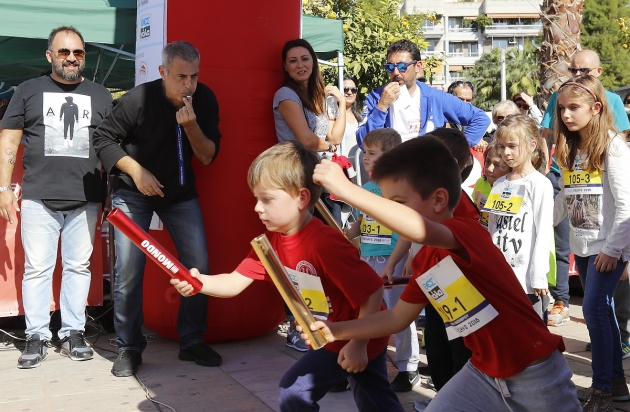 &Delta;&Epsilon;&Lambda;&Tau;&Iota;&Omicron; &Tau;&Upsilon;&Pi;&Omicron;&Upsilon; - &Lambda;&alpha;&mu;&pi;&epsilon;&rho;ό &phi;&iota;&nu;ά&lambda;&epsilon; &tau;&omega;&nu; &Beta;ί&kappa;&omicron;&sigmaf; Street Relays &sigma;&tau;&omicron;&nu; &Pi;&epsilon;&iota;&rho;&alpha;&iota;ά