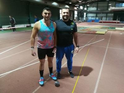 &Omicron; &Mu;&omicron;&upsilon;&zeta;&epsilon;&nu;ί&delta;&eta;&sigmaf; &pi;έ&tau;&upsilon;&chi;&epsilon; &pi;&alpha;&nu;&epsilon;&lambda;&lambda;ή&nu;&iota;&omicron; &rho;&epsilon;&kappa;ό&rho; &sigma;&tau;&eta; &sigma;&phi;&alpha;&iota;&rho;&omicron;&beta;&omicron;&lambda;ί&alpha; (6&kappa;.)