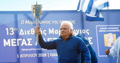 Έ&rho;&chi;&omicron;&nu;&tau;&alpha;&iota; &omicron; &laquo;&Nu;&upsilon;&chi;&tau;&epsilon;&rho;&iota;&nu;ό&sigmaf;&raquo; &kappa;&alpha;&iota; &omicron; &laquo;&Mu;&alpha;&rho;&alpha;&theta;ώ&nu;&iota;&omicron;&sigmaf; &tau;&eta;&sigmaf; &Iota;&sigma;&tau;&omicron;&rho;ί&alpha;&sigmaf;&raquo; -  &Delta;&eta;&mu;ή&tau;&rho;&eta;&sigmaf; &Kappa;&upsilon;&rho;&iota;&alpha;&kappa;ί&delta;&eta;&sigmaf;: &laquo;&Sigma;&tau;έ&lambda;&iota;&omicron;&sigmaf; &Kappa;&upsilon;&rho;&iota;&alpha;&kappa;ί&delta;&eta;&sigmaf;, &eta; &zeta;&omega;ή &kappa;&alpha;&iota; &omicron;&iota; &pi;&rho;ά&xi;&epsilon;&iota;&sigmaf; &tau;&omicron;&upsilon; &alpha;&pi;&eta;&chi;&omicron;ύ&nu; &sigma;&tau;&eta;&nu; &alpha;&iota;&omega;&nu;&iota;ό&tau;&eta;&tau;&alpha;&raquo;