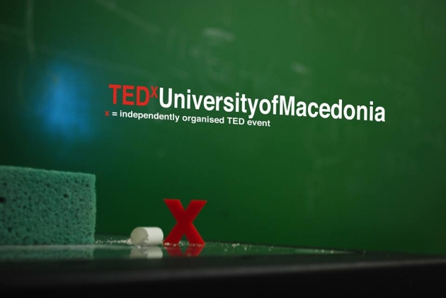 &Delta;&Epsilon;&Lambda;&Tau;&Iota;&Omicron; &Tau;&Upsilon;&Pi;&Omicron;&Upsilon; - &Tau;&omicron; &Pi;&alpha;&nu;&epsilon;&pi;&iota;&sigma;&tau;ή&mu;&iota;&omicron; &Mu;&alpha;&kappa;&epsilon;&delta;&omicron;&nu;ί&alpha;&sigmaf; &mu;έ&sigma;&omega; &tau;&omicron;&upsilon; TEDx   &pi;&alpha;ί&rho;&nu;&epsilon;&iota; &sigma;&kappa;&upsilon;&tau;ά&lambda;&eta; &kappa;&alpha;&iota; &tau;&rho;έ&chi;&epsilon;&iota;  &sigma;&tau;&alpha; Relays &tau;&eta;&sigmaf; &Nu;έ&alpha;&sigmaf; &Pi;&alpha;&rho;&alpha;&lambda;ί&alpha;&sigmaf; &Theta;&epsilon;&sigma;&sigma;&alpha;&lambda;&omicron;&nu;ί&kappa;&eta;&sigmaf;