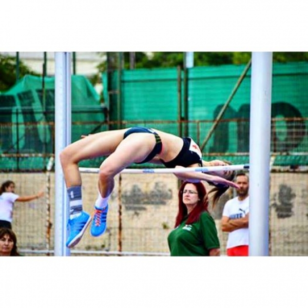 &Epsilon;&sigma;&kappa;&iota;&lambda;&sigma;&tau;&omicron;ύ&nu;&alpha; 2015: &Eta; &Iota;&omega;ά&nu;&nu;&alpha; &Zeta;ά&kappa;&kappa;&alpha; έ&phi;&upsilon;&gamma;&epsilon; &gamma;&iota;&alpha; &tau;&omicron;&nu; &tau;&epsilon;&lambda;&iota;&kappa;ό