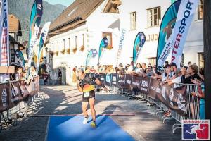 &Xi;&epsilon;&chi;ώ&rho;&iota;&sigma;&epsilon; &sigma;&tau;&omicron; Mount Triglav &tau;&eta;&sigmaf; &Sigma;&lambda;&omicron;&beta;&epsilon;&nu;ί&alpha;&sigmaf;, &omicron; &Gamma;&iota;&alpha;&nu;&nu;&iota;ώ&tau;&eta;&sigmaf; Ultra &delta;&rho;&omicron;&mu;έ&alpha;&sigmaf; &Chi;&rho;ή&sigma;&tau;&omicron;&sigmaf; &Gamma;&kappa;&omicron;ύ&rho;&alpha;&sigmaf;