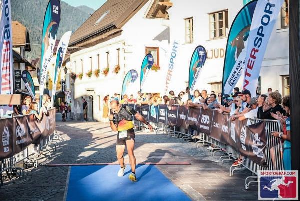 &Xi;&epsilon;&chi;ώ&rho;&iota;&sigma;&epsilon; &sigma;&tau;&omicron; Mount Triglav &tau;&eta;&sigmaf; &Sigma;&lambda;&omicron;&beta;&epsilon;&nu;ί&alpha;&sigmaf;, &omicron; &Gamma;&iota;&alpha;&nu;&nu;&iota;ώ&tau;&eta;&sigmaf; Ultra &delta;&rho;&omicron;&mu;έ&alpha;&sigmaf; &Chi;&rho;ή&sigma;&tau;&omicron;&sigmaf; &Gamma;&kappa;&omicron;ύ&rho;&alpha;&sigmaf;