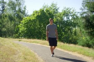 &Iota;&tau;&alpha;&lambda;ό&sigmaf; &pi;&epsilon;&rho;&pi;ά&tau;&eta;&sigma;&epsilon; 450 &chi;&iota;&lambda;&iota;ό&mu;&epsilon;&tau;&rho;&alpha; &gamma;&iota;&alpha; &nu;&alpha; &eta;&rho;&epsilon;&mu;ή&sigma;&epsilon;&iota; &mu;&epsilon;&tau;ά &alpha;&pi;ό &kappa;&alpha;&beta;&gamma;ά &mu;&epsilon; &tau;&eta;&nu; &gamma;&upsilon;&nu;&alpha;ί&kappa;&alpha; &tau;&omicron;&upsilon; - &Epsilon;&phi;&alpha;&gamma;&epsilon; &kappa;&alpha;&iota; &pi;&rho;ό&sigma;&tau;&iota;&mu;&omicron;