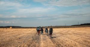 Fj&auml;llr&auml;ven V&aacute;ndort&uacute;ra: &Pi;&epsilon;&zeta;&omicron;&pi;ό&rho;&omicron;&iota; &alpha;&pi;ό 11 &chi;ώ&rho;&epsilon;&sigmaf; &delta;&iota;έ&sigma;&chi;&iota;&sigma;&alpha;&nu; &tau;&alpha; &upsilon;&psi;ί&pi;&epsilon;&delta;&alpha; Balaton &sigma;&tau;&eta;&nu; &Omicron;&upsilon;&gamma;&gamma;&alpha;&rho;ί&alpha; &sigma;&epsilon; 5 &eta;&mu;έ&rho;&epsilon;&sigmaf;