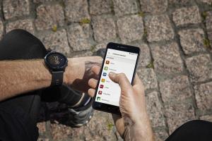 &Tau;&omicron; &beta;&rho;&alpha;&beta;&epsilon;&upsilon;&mu;έ&nu;&omicron; Suunto 7 &alpha;&nu;&alpha;&kappa;&omicron;&iota;&nu;ώ&nu;&epsilon;&iota; &mu;&iota;&alpha; &nu;έ&alpha; &kappa;&alpha;&iota; &beta;&epsilon;&lambda;&tau;&iota;&omega;&mu;έ&nu;&eta; &epsilon;&mu;&pi;&epsilon;&iota;&rho;ί&alpha; &gamma;&iota;&alpha; ό&lambda;&omicron;&upsilon;&sigmaf; &tau;&omicron;&upsilon;&sigmaf; &alpha;&theta;&lambda;&eta;&tau;έ&sigmaf;