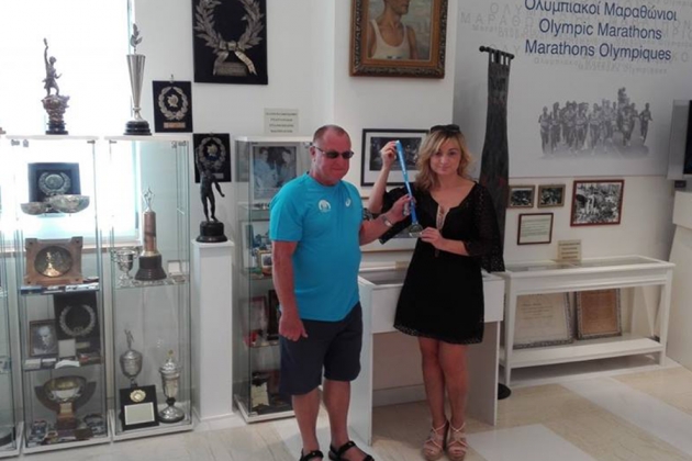 &Omicron; &pi;&rho;ό&epsilon;&delta;&rho;&omicron;&sigmaf; &tau;&eta;&sigmaf; &Omicron;.&Epsilon; &tau;&omicron;&upsilon; &Mu;&alpha;&rho;&alpha;&theta;&omega;&nu;ί&omicron;&upsilon; &tau;&eta;&sigmaf; Wroclaw &epsilon;&pi;&iota;&sigma;&kappa;έ&phi;&tau;&eta;&kappa;&epsilon; &kappa;&alpha;&iota; &delta;ώ&rho;&iota;&sigma;&epsilon; &sigma;&tau;&omicron; &Mu;&omicron;&upsilon;&sigma;&epsilon;ί&omicron; &Mu;&alpha;&rho;&alpha;&theta;&omega;&nu;ί&omicron;&upsilon; &Delta;&rho;ό&mu;&omicron;&upsilon; &tau;&omicron; &Mu;&epsilon;&tau;ά&lambda;&lambda;&iota;&omicron; &kappa;&alpha;&iota; &alpha;&nu;&alpha;&mu;&nu;&eta;&sigma;&tau;&iota;&kappa;ά &tau;&omicron;&upsilon; 34 PKO WROCLAW MARATON