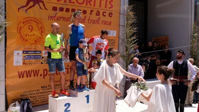 &Delta;&Epsilon;&Lambda;&Tau;&Iota;&Omicron; &Tau;&Upsilon;&Pi;&Omicron;&Upsilon; - &Omicron; &laquo;Psiloritis Race&raquo; &sigma;&upsilon;&nu;&delta;έ&epsilon;&iota; &tau;&iota;&sigmaf; &pi;&alpha;&nu;ά&rho;&chi;&alpha;&iota;&epsilon;&sigmaf; &alpha;&xi;ί&epsilon;&sigmaf; &tau;&omicron;&upsilon; &Omicron;&lambda;&upsilon;&mu;&pi;&iota;&sigma;&mu;&omicron;ύ &mu;&epsilon; &tau;&eta;&nu; &kappa;&rho;&eta;&tau;&iota;&kappa;ή &pi;&alpha;&rho;ά&delta;&omicron;&sigma;&eta; &tau;&omicron;&upsilon; &sigma;ή&mu;&epsilon;&rho;&alpha;