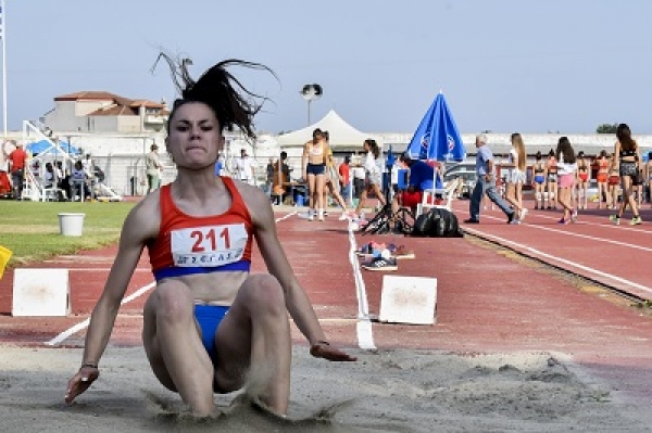 &Gamma;&kappa;&rho;&omicron;&sigma;έ&tau;&omicron; 2017: &Sigma;&tau;&alpha; 5,91 &mu;. &eta; &Kappa;&omicron;&upsilon;&tau;&sigma;&alpha;&lambda;&iota;ά&rho;&eta;, &xi;&epsilon;&kappa;ί&nu;&eta;&sigma;&epsilon; &omicron; &Sigma;&pi;&upsilon;&rho;&iota;&delta;&omega;&nu;ί&delta;&eta;&sigmaf;