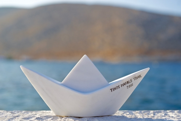 &Delta;&Epsilon;&Lambda;&Tau;&Iota;&Omicron; &Tau;&Upsilon;&Pi;&Omicron;&Upsilon; - &Delta;&iota;&epsilon;&kappa;&delta;&iota;&kappa;ή&sigma;&tau;&epsilon; &tau;&omicron; &Mu;&alpha;&rho;&mu;ά&rho;&iota;&nu;&omicron; Έ&pi;&alpha;&theta;&lambda;&omicron; &sigma;&tau;&omicron; Tinos Marble Trail