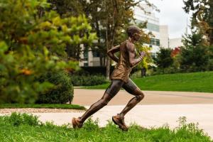&Omicron; &theta;&rho;ύ&lambda;&omicron;&sigmaf; &tau;&omicron;&upsilon; &Mu;&alpha;&rho;&alpha;&theta;&omega;&nu;ί&omicron;&upsilon; Eliud Kipchoge &tau;&iota;&mu;ά&tau;&alpha;&iota; &alpha;&pi;ό &tau;&eta;&nu; Nike