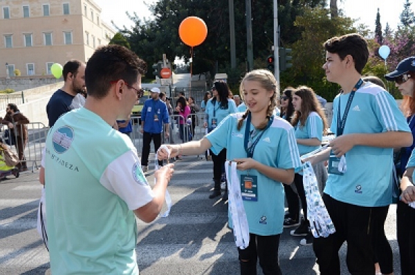 &Omicron;&iota; &epsilon;&theta;&epsilon;&lambda;&omicron;&nu;&tau;έ&sigmaf; &sigma;&tau;&eta;&rho;ί&zeta;&omicron;&upsilon;&nu; &tau;&omicron;&nu; 6&omicron; &Eta;&mu;&iota;&mu;&alpha;&rho;&alpha;&theta;ώ&nu;&iota;&omicron; &Alpha;&theta;ή&nu;&alpha;&sigmaf;