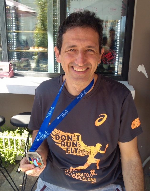 &Delta;&Epsilon;&Lambda;&Tau;&Iota;&Omicron; &Tau;&Upsilon;&Pi;&Omicron;&Upsilon; - &Mu;&epsilon; &Sigma;&tau;έ&phi;&alpha;&nu;&omicron; &Pi;&alpha;&tau;&epsilon;&rho;ά&kappa;&eta; &omicron; &Sigma;&Delta;&Upsilon;&Mu; &sigma;&tau;&eta; &Beta;&alpha;&rho;&kappa;&epsilon;&lambda;ώ&nu;&eta; &kappa;&alpha;&iota; &sigma;&tau;&omicron;&nu; The Zurich Barcelona Marathon