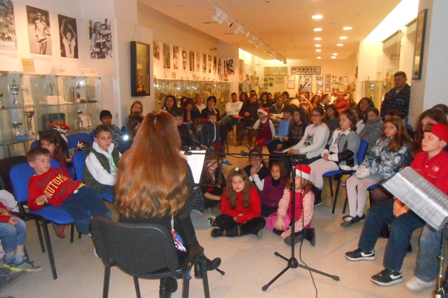 &Chi;&rho;&iota;&sigma;&tau;&omicron;ύ&gamma;&epsilon;&nu;&nu;&alpha; &sigma;&tau;&omicron; &Mu;&omicron;&upsilon;&sigma;&epsilon;ί&omicron; &mu;&epsilon; &Mu;&omicron;&upsilon;&sigma;&iota;&kappa;έ&sigmaf;, &Kappa;ά&lambda;&alpha;&nu;&tau;&alpha; &kappa;&alpha;&iota; &Pi;&alpha;&rho;&alpha;&mu;ύ&theta;&iota;&alpha;