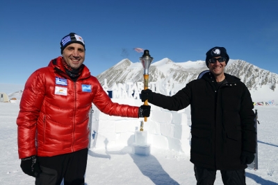 &Tau;&omicron; &tau;&alpha;&xi;ί&delta;&iota; &tau;&eta;&sigmaf; &phi;&lambda;ό&gamma;&alpha;&sigmaf; &tau;&omicron;&upsilon; &Mu;&alpha;&rho;&alpha;&theta;&omega;&nu;ί&omicron;&upsilon; &sigma;&tau;&omicron;&nu;...&pi;&lambda;&alpha;&nu;ή&tau;&eta;