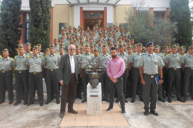 &Eta; &sigma;&chi;&omicron;&lambda;ή &Epsilon;&upsilon;&epsilon;&lambda;&pi;ί&delta;&omega;&nu; &pi;&rho;&alpha;&gamma;&mu;&alpha;&tau;&omicron;&pi;&omicron;ί&eta;&sigma;&epsilon; &tau;&eta;&nu; 2&eta; &Epsilon;&kappa;&pi;&alpha;&iota;&delta;&epsilon;&upsilon;&tau;&iota;&kappa;ή &Epsilon;&pi;ί&sigma;&kappa;&epsilon;&psi;ή &tau;&eta;&sigmaf; &sigma;&tau;&omicron; &Mu;&omicron;&upsilon;&sigma;&epsilon;ί&omicron; &Mu;&alpha;&rho;&alpha;&theta;&omega;&nu;ί&omicron;&upsilon; &Delta;&rho;ό&mu;&omicron;&upsilon;