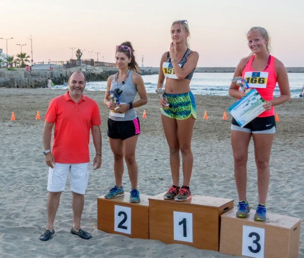 &Delta;&Epsilon;&Lambda;&Tau;&Iota;&Omicron; &Tau;&Upsilon;&Pi;&Omicron;&Upsilon; - &Mu;&iota;&alpha; &epsilon;&xi;&alpha;&iota;&rho;&epsilon;&tau;&iota;&kappa;ή &kappa;&alpha;&lambda;&omicron;&kappa;&alpha;&iota;&rho;&iota;&nu;ή, &alpha;&theta;&lambda;&eta;&tau;&iota;&kappa;ή &epsilon;&mu;&pi;&epsilon;&iota;&rho;ί&alpha; &alpha;&pi;έ&kappa;&tau;&eta;&sigma;&alpha;&nu; &omicron;&iota; &sigma;&upsilon;&mu;&mu;&epsilon;&tau;έ&chi;&omicron;&nu;&tau;&epsilon;&sigmaf; &sigma;&tau;&eta; &phi;&epsilon;&tau;&iota;&nu;ή &delta;&iota;&omicron;&rho;&gamma;ά&nu;&omega;&sigma;&eta;  beach running