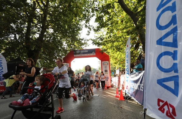 &Delta;&Epsilon;&Lambda;&Tau;&Iota;&Omicron; &Tau;&Upsilon;&Pi;&Omicron;&Upsilon; - &Mu;&iota;&alpha; &Epsilon;&beta;&delta;&omicron;&mu;ά&delta;&alpha; &Gamma;&iota;&omicron;&rho;&tau;ή&sigmaf; &gamma;ύ&rho;&omega; &alpha;&pi;ό &tau;&eta;&nu; &Pi;&alpha;&mu;&beta;ώ&tau;&iota;&delta;&alpha;