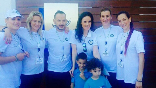 &Delta;&Epsilon;&Lambda;&Tau;&Iota;&Omicron; &Tau;&Upsilon;&Pi;&Omicron;&Upsilon; - &Mu;&epsilon; &alpha;&pi;ό&lambda;&upsilon;&tau;&eta; &epsilon;&pi;&iota;&tau;&upsilon;&chi;ί&alpha; &eta; &phi;&epsilon;&tau;&iota;&nu;ή &Omicron;&lambda;&upsilon;&mu;&pi;&iota;&alpha;&kappa;ή &Eta;&mu;έ&rho;&alpha; &pi;&omicron;&upsilon; &delta;&iota;&omicron;&rho;&gamma;&alpha;&nu;&omega;&sigma;&epsilon; &eta; &Epsilon;&theta;&nu;&iota;&kappa;ή &Omicron;&lambda;&upsilon;&mu;&pi;&iota;&alpha;&kappa;ή &Alpha;&kappa;&alpha;&delta;&eta;&mu;ί&alpha; &tau;&eta;&sigmaf; &Epsilon;&lambda;&lambda;ά&delta;&alpha;&sigmaf; &mu;&epsilon; &tau;&eta;&nu; &Epsilon;&lambda;&lambda;&eta;&nu;&iota;&kappa;ή &Omicron;&lambda;&upsilon;&mu;&pi;&iota;&alpha;&kappa;ή &Epsilon;&pi;&iota;&tau;&rho;&omicron;&pi;ή &sigma;&tau;&eta;&nu; &Kappa;&alpha;&lambda;&alpha;&mu;ά&tau;&alpha;