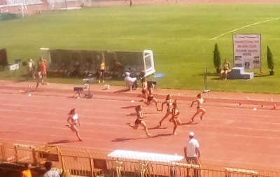 &Lambda;ά&rho;&iota;&sigma;&alpha; &pi;&rho;&omega;&tau;ά&theta;&lambda;&eta;&mu;&alpha; &Nu;έ&omega;&nu; &Alpha;/&Gamma;. 1&eta; &eta;&mu;έ&rho;&alpha; &pi;&rho;&omega;ί, &alpha;&pi;&omicron;&tau;&epsilon;&lambda;έ&sigma;&mu;&alpha;&tau;&alpha;