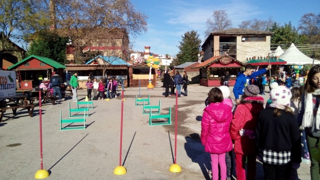 &Tau;&omicron; Kids Athletics ... &phi;&omicron;&rho;ά&epsilon;&iota; &tau;&alpha; &gamma;&iota;&omicron;&rho;&tau;&iota;&nu;ά &tau;&omicron;&upsilon;