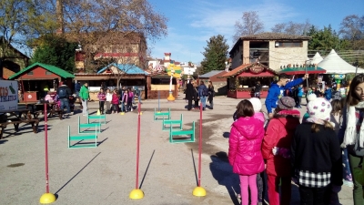 &Tau;&omicron; Kids Athletics ... &phi;&omicron;&rho;ά&epsilon;&iota; &tau;&alpha; &gamma;&iota;&omicron;&rho;&tau;&iota;&nu;ά &tau;&omicron;&upsilon;