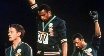 &Mu;&epsilon; &tau;&eta; &delta;ύ&nu;&alpha;&mu;&eta; &tau;&eta;&sigmaf; &sigma;&iota;&omega;&pi;ή&sigmaf; &kappa;&alpha;&iota; &tau;&eta;&sigmaf; &gamma;&rho;&omicron;&theta;&iota;ά&sigmaf; &tau;&omicron;&upsilon;&sigmaf;...