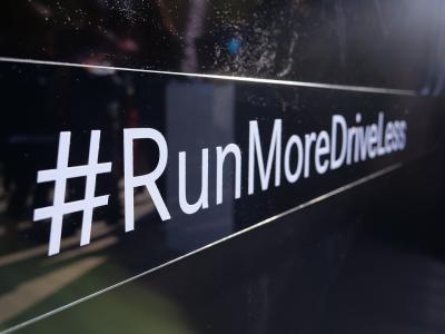 &Delta;&Epsilon;&Lambda;&Tau;&Iota;&Omicron; &Tau;&Upsilon;&Pi;&Omicron;&Upsilon; - &Eta; Mercedes-Benz &sigma;&tau;&omicron;&nu; 36&omicron; &Alpha;&upsilon;&theta;&epsilon;&nu;&tau;&iota;&kappa;ό &Mu;&alpha;&rho;&alpha;&theta;ώ&nu;&iota;&omicron; &tau;&eta;&sigmaf; &Alpha;&theta;ή&nu;&alpha;&sigmaf;