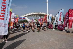 &Tau;&rho;έ&xi;&alpha;&mu;&epsilon; &pi;&alpha;&rho;έ&alpha; &sigma;&tau;&omicron; 8&omicron; Run Together Athens powered by SAUCONY