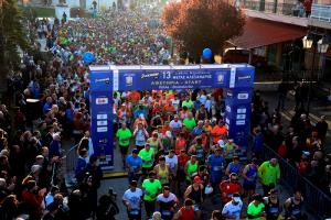 &Mu;&epsilon;&gamma;ά&lambda;&eta; &sigma;&upsilon;&mu;&mu;&epsilon;&tau;&omicron;&chi;ή &sigma;&tau;&omicron;&nu; 13&omicron; &Mu;&alpha;&rho;&alpha;&theta;ώ&nu;&iota;&omicron; &delta;&rho;ό&mu;&omicron; "&Mu;έ&gamma;&alpha;&sigmaf; &Alpha;&lambda;έ&xi;&alpha;&nu;&delta;&rho;&omicron;&sigmaf;"