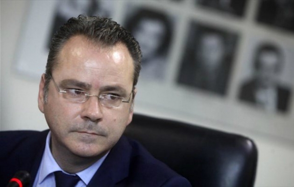 &Pi;&alpha;&rho;&alpha;&iota;&tau;ή&theta;&eta;&kappa;&epsilon; &omicron; &Kappa;&omicron;&upsilon;&kappa;&omicron;&delta;ή&mu;&omicron;&sigmaf;