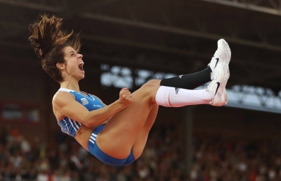 &Rho;ί&omicron; 2016: &Eta; &Sigma;&tau;&epsilon;&phi;&alpha;&nu;ί&delta;&eta; έ&gamma;&rho;&alpha;&psi;&epsilon; &iota;&sigma;&tau;&omicron;&rho;ί&alpha; ... &chi;&rho;&upsilon;&sigma;ό &mu;&epsilon; 4,85 &mu;.