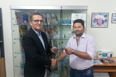 &Delta;&Epsilon;&Lambda;&Tau;&Iota;&Omicron; &Tau;&Upsilon;&Pi;&Omicron;&Upsilon; - &Pi;&alpha;&rho;&alpha;&delta;ό&theta;&eta;&kappa;&epsilon; &tau;&omicron; &chi;&rho;&eta;&mu;&alpha;&tau;&iota;&kappa;ό &pi;&omicron;&sigma;ό &pi;&omicron;&upsilon; &sigma;&upsilon;&gamma;&kappa;έ&nu;&tau;&rho;&omega;&sigma;&epsilon; &omicron; &Gamma;ύ&rho;&omicron;&sigmaf; &Lambda;ί&mu;&nu;&eta;&sigmaf; &Iota;&omega;&alpha;&nu;&nu;ί&nu;&omega;&nu; &sigma;&epsilon; &sigma;&upsilon;&nu;&epsilon;&rho;&gamma;&alpha;&sigma;ί&alpha; &mu;&epsilon; &tau;έ&sigma;&sigma;&epsilon;&rho;&alpha; &epsilon;&sigma;&tau;&iota;&alpha;&tau;ό&rho;&iota;&alpha;