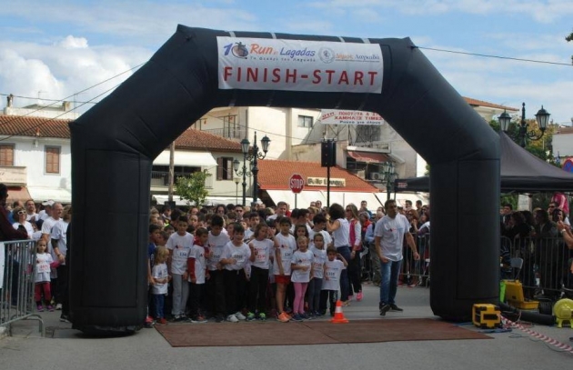 &Mu;&epsilon; &mu;&epsilon;&gamma;ά&lambda;&eta; &sigma;&upsilon;&mu;&mu;&epsilon;&tau;&omicron;&chi;ή &omicron; &alpha;&gamma;ώ&nu;&alpha;&sigmaf; &delta;&rho;ό&mu;&omicron;&upsilon; &ldquo;Run in Lagadas&rdquo;
