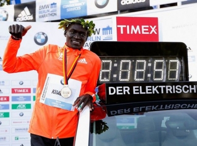 "&Nu;&tau;έ&nu;&iota;&sigmaf; &Kappa;&iota;&mu;έ&tau;&omicron;" - &Alpha;&pi;ό &tau;&alpha; &chi;&omega;&rho;ά&phi;&iota;&alpha; &sigma;&tau;&eta;&nu; &kappa;&omicron;&rho;&upsilon;&phi;ή &tau;&omicron;&upsilon; &kappa;ό&sigma;&mu;&omicron;&upsilon;