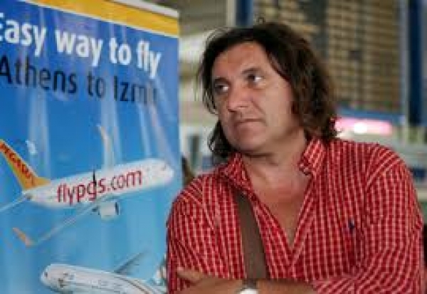 &Sigma;&tau;&omicron;&nu; &Gamma;&iota;ώ&rho;&gamma;&omicron; &Pi;&omicron;&mu;ά&sigma;&kappa;&iota; &tau;&omicron; &beta;&rho;&alpha;&beta;&epsilon;ί&omicron; &pi;&rho;&omicron;&pi;&omicron;&nu;&eta;&tau;&iota;&kappa;ή&sigmaf; &tau;&eta;&sigmaf; &Epsilon;&upsilon;&rho;&omega;&pi;&alpha;ϊ&kappa;ή&sigmaf; &omicron;&mu;&omicron;&sigma;&pi;&omicron;&nu;&delta;ί&alpha;&sigmaf; &sigma;&tau;ί&beta;&omicron;&upsilon;