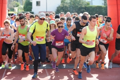 M&epsilon;&gamma;ά&lambda;&eta; &sigma;&upsilon;&mu;&mu;&epsilon;&tau;&omicron;&chi;ή &sigma;&tau;&alpha; &phi;&epsilon;&tau;&iota;&nu;ά &Kappa;&upsilon;&rho;&iota;&alpha;&kappa;ί&delta;&epsilon;&iota;&alpha;