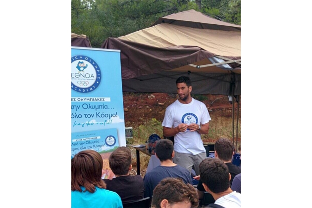 &Delta;&Epsilon;&Lambda;&Tau;&Iota;&Omicron; &Tau;&Upsilon;&Pi;&Omicron;&Upsilon; - &Tau;&omicron; &Epsilon;&Kappa;&Epsilon;&Phi;&Epsilon; &mu;&alpha;&zeta;ί &mu;&epsilon; &tau;&eta;&nu; &Epsilon;&Theta;&Nu;.&Omicron;.&Alpha; &delta;&iota;&omicron;&rho;&gamma;ά&nu;&omega;&sigma;&alpha;&nu; &omicron;&lambda;&omicron;ή&mu;&epsilon;&rho;&eta; &epsilon;&kappa;&pi;&alpha;&iota;&delta;&epsilon;&upsilon;&tau;&iota;&kappa;ή &epsilon;&kappa;&delta;ή&lambda;&omega;&sigma;&eta; &laquo;&Beta;&rho;&alpha;&delta;&iota;ά &tau;&omicron;&upsilon; &Epsilon;&rho;&epsilon;&upsilon;&nu;&eta;&tau;ή&raquo;