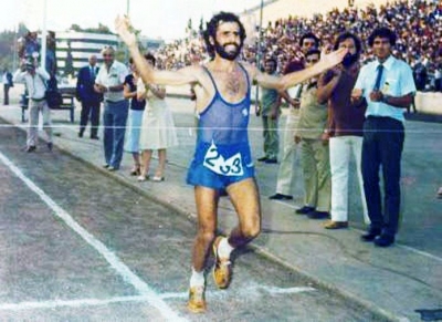 &Alpha;&gamma;ώ&nu;&epsilon;&sigmaf; &sigma;&tau;&omicron; &Alpha;&gamma;&rho;ί&nu;&iota;&omicron; &sigma;&tau;&eta; &mu;&nu;ή&mu;&eta; &tau;&omicron;&upsilon; &Mu;&iota;&chi;ά&lambda;&eta; &Kappa;&omicron;ύ&sigma;&eta;