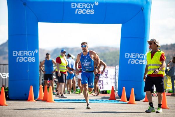 &Delta;&Epsilon;&Lambda;&Tau;&Iota;&Omicron; &Tau;&Upsilon;&Pi;&Omicron;&Upsilon; - Nafplio Energy Triathlon: 450 &alpha;&theta;&lambda;&eta;&tau;έ&sigmaf; έ&zeta;&eta;&sigma;&alpha;&nu; &mu;&iota;&alpha; &mu;&omicron;&nu;&alpha;&delta;&iota;&kappa;ή &Tau;&rho;&iota;&alpha;&theta;&lambda;&eta;&tau;&iota;&kappa;ή &epsilon;&mu;&pi;&epsilon;&iota;&rho;ί&alpha;